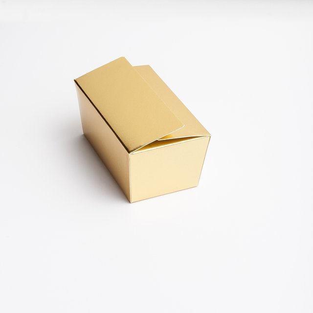 Obrázek produktu Krabička na pralinky 12,2x6,8x5,6cm papír zlatá 1ks (bal.25ks)