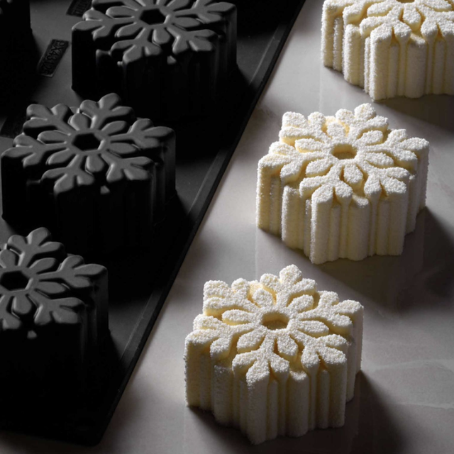 Obrázek produktu FORMA SILIKON černá - VLOČKY 7,5x3,5cm 110ml PAVONI