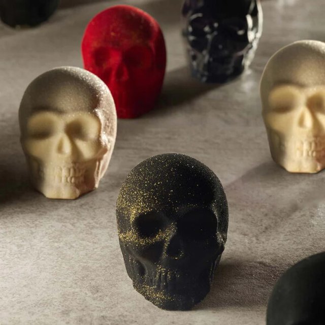 Obrázek produktu Forma silikon černá LEBKY 30x40cm - SKULL 16ks 120ml PAVONI
